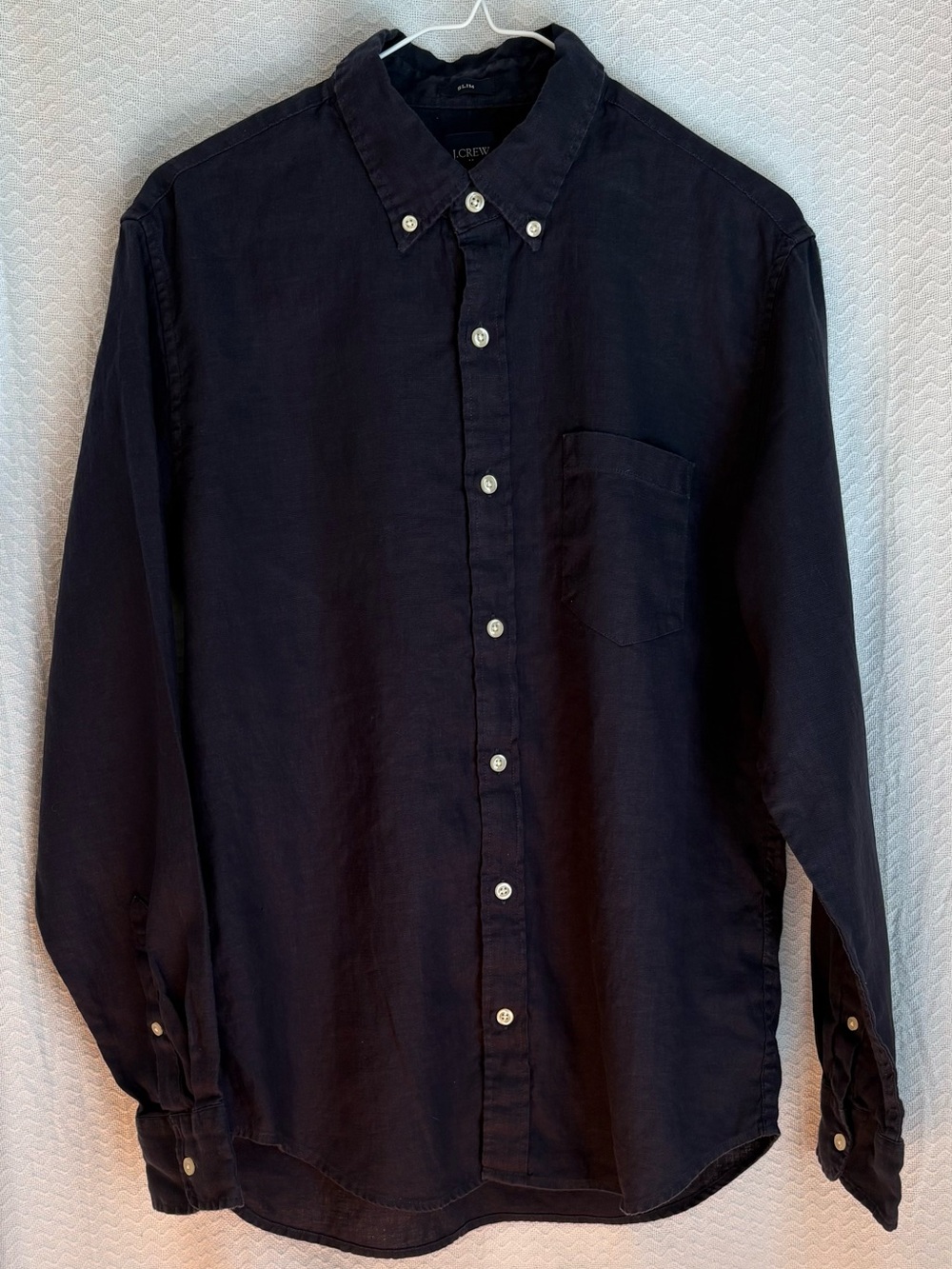J.Crew men’s slim fit button-down, navy shirt. 
80% linen, 20% cotton   Size M